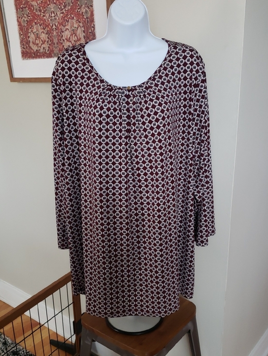 Liz Claiborne Tops - Liz Claiborne Burgundy and White Geometric Scoop Neck Top, 3X